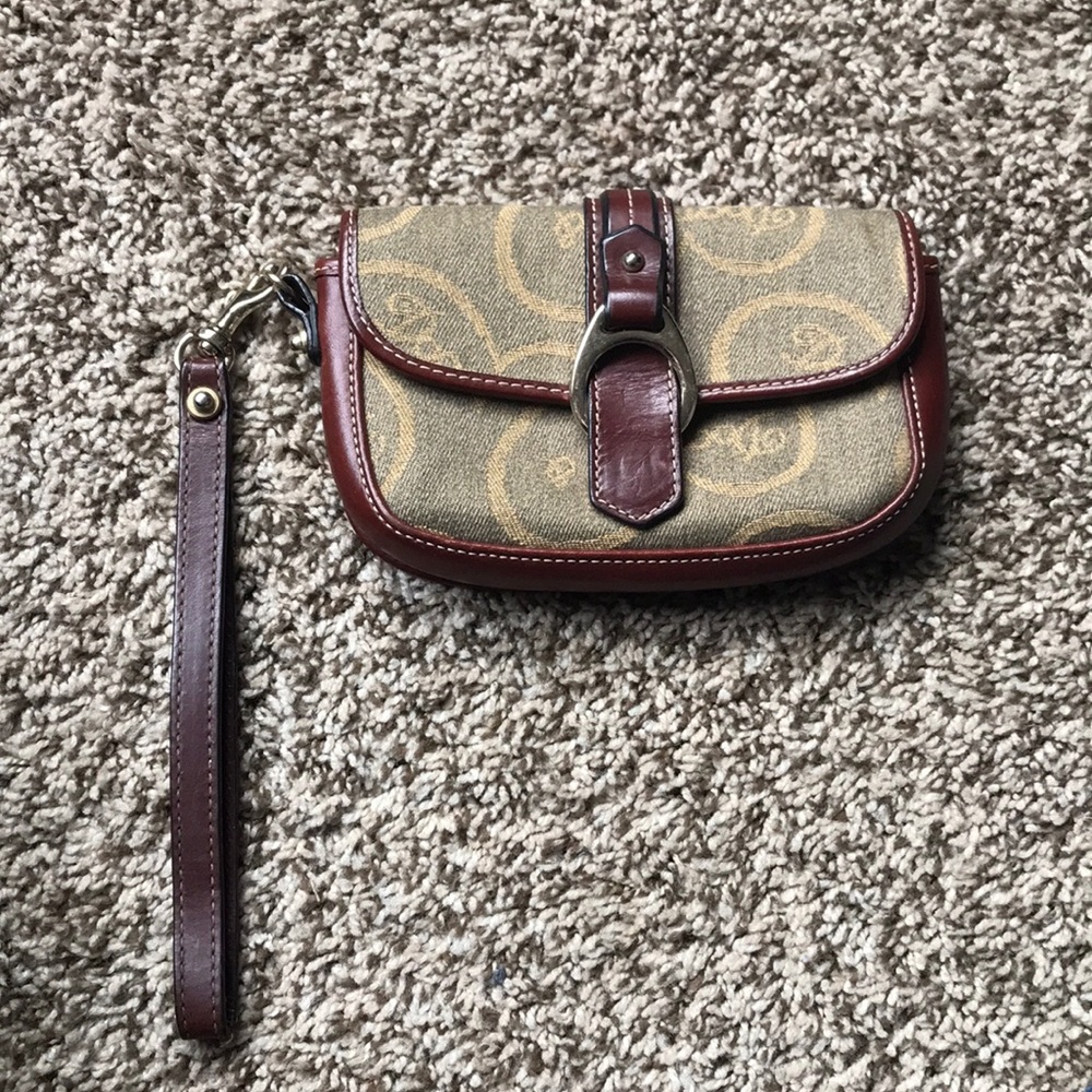 Authentic Dooney & Bourke Wristlet